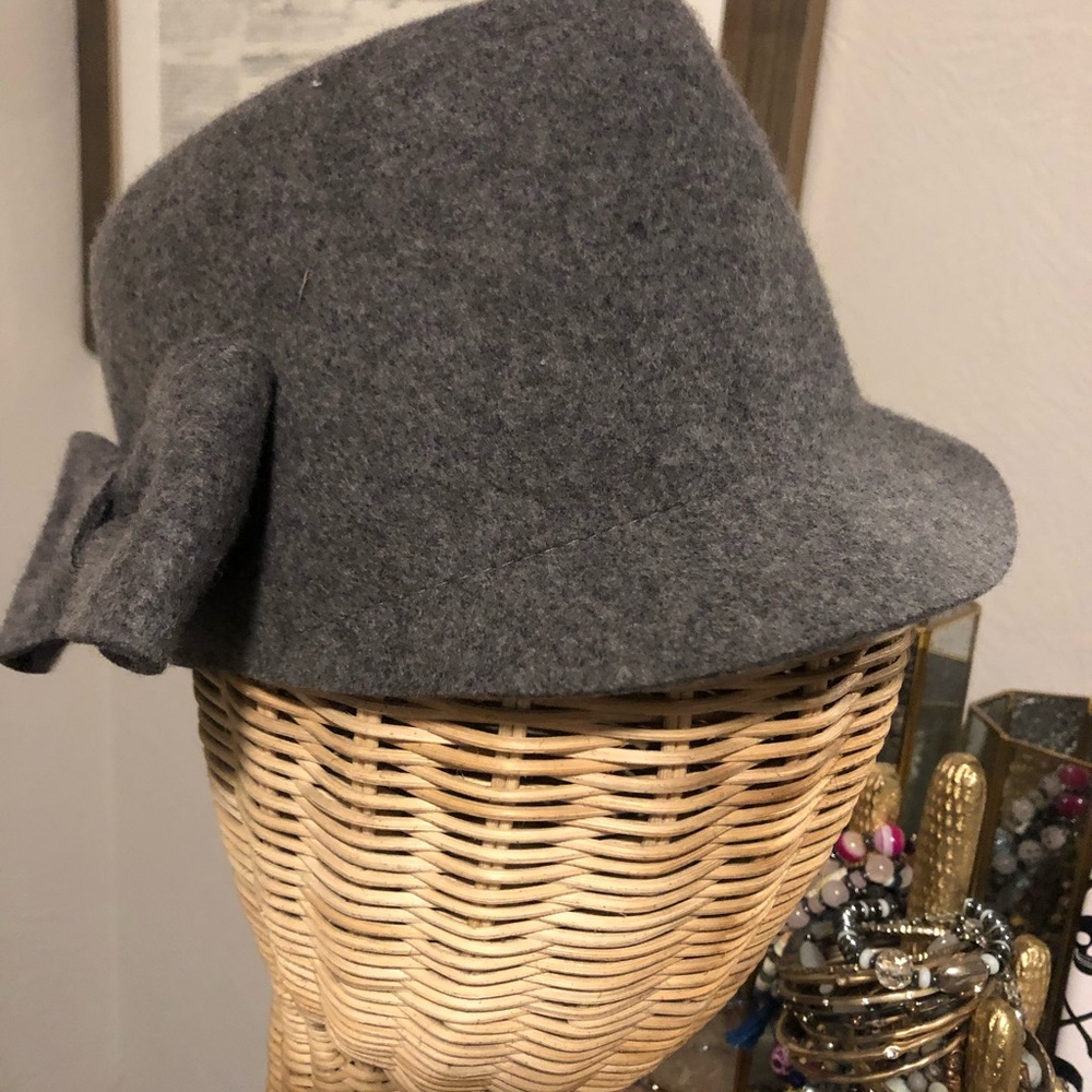 Anthropologie Heather grey wool cap with bow BNWT